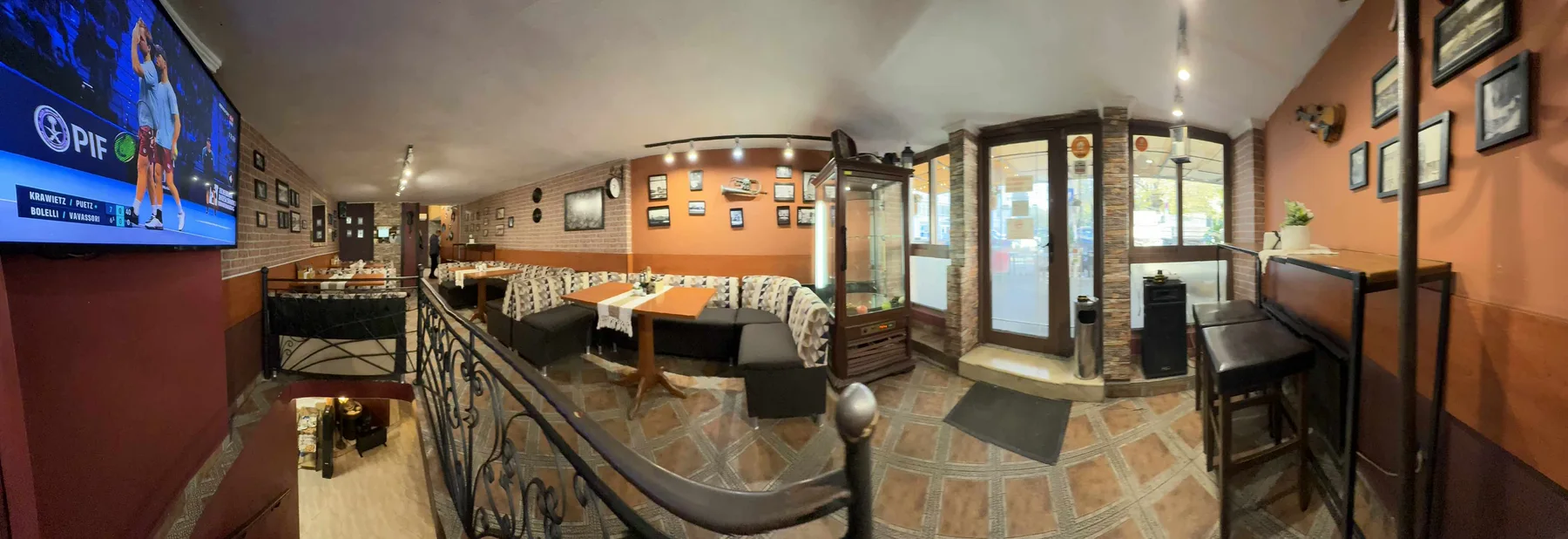 Inside Luchiano — cosy booths and a warm atmosphere